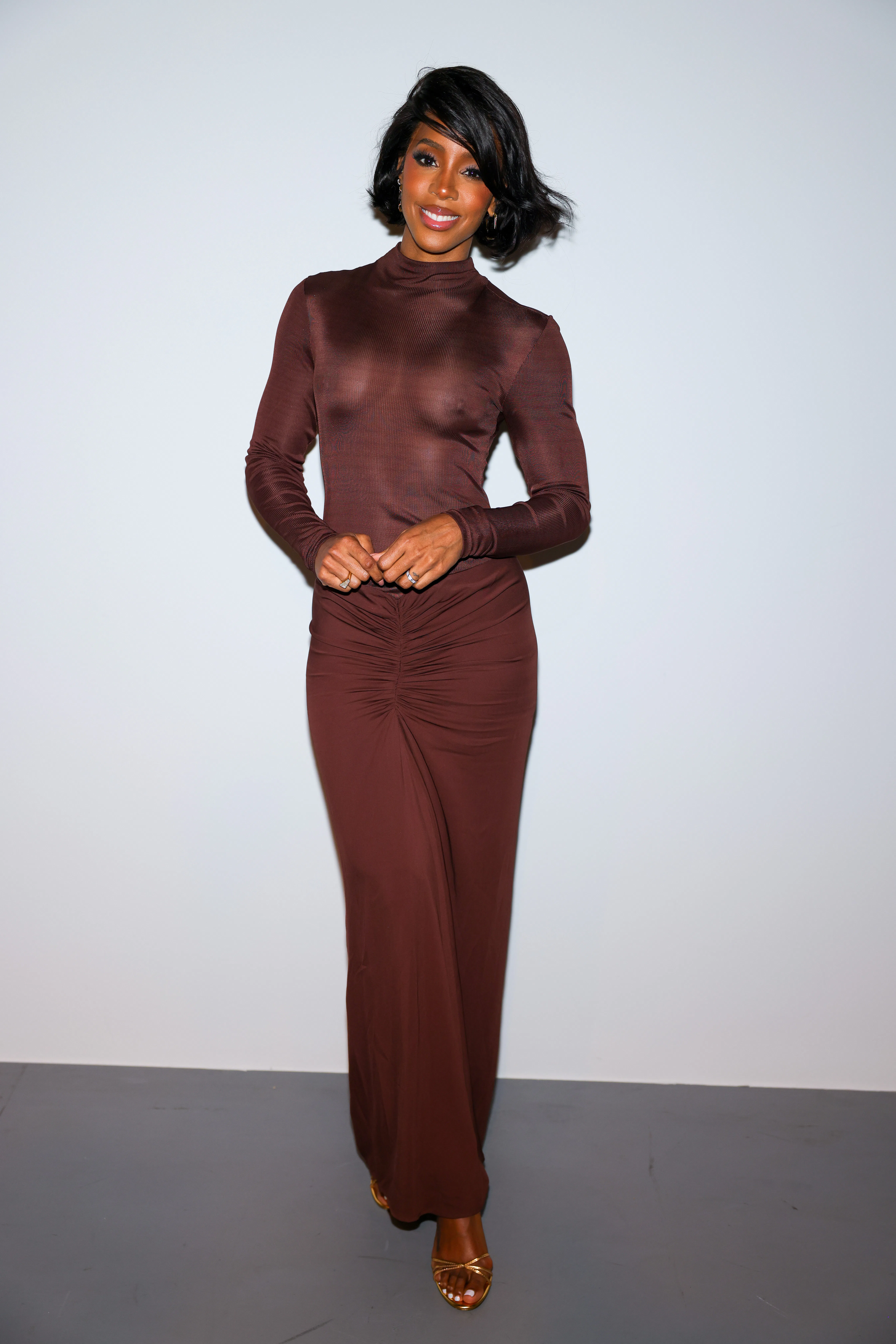 kelly rowland sheer dress Kelly Rowland suffers wardrobe malfunction during Paris Fashion Week