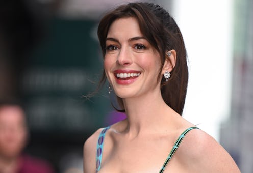 Anne Hathaway ponytail with curtain bangs