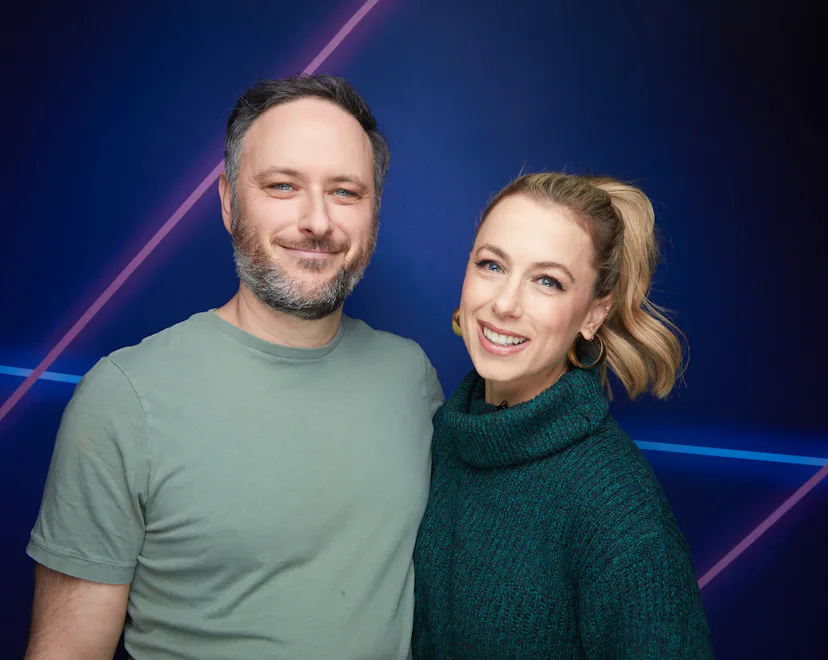 THE KELLY CLARKSON SHOW -- Episode J089 -- Pictured: (l-r) Noah Galuten, Iliza Shlesinger -- (Photo ...