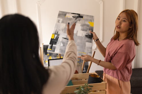 TikTok users are sharing the "girl hammers" they've used to decorate their space.