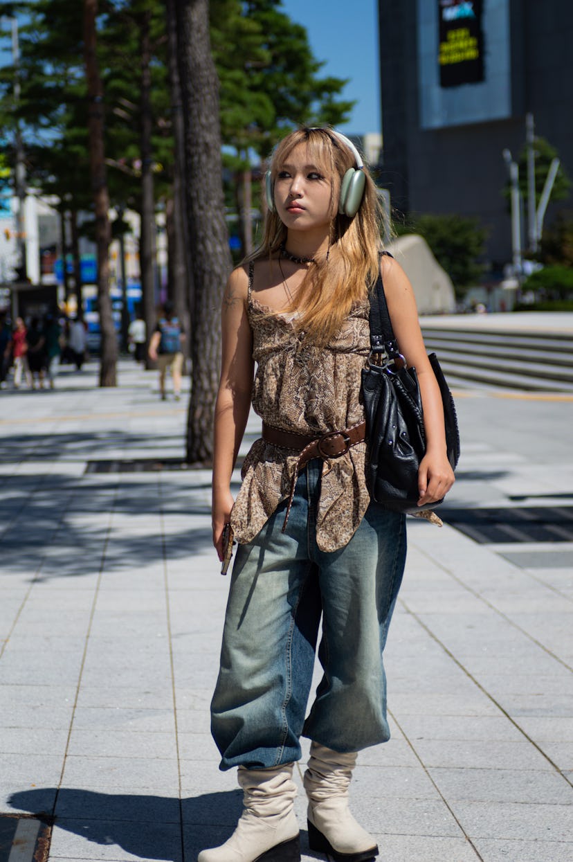 SEOUL, SOUTH KOREA - SEPTEMBER 07: A guest at Seoul Fashion Week S/S 2024 on September 07, 2023 in S...