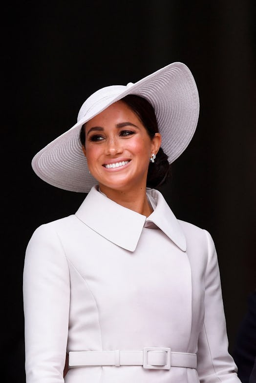 Meghan Markle  big white hat 2022