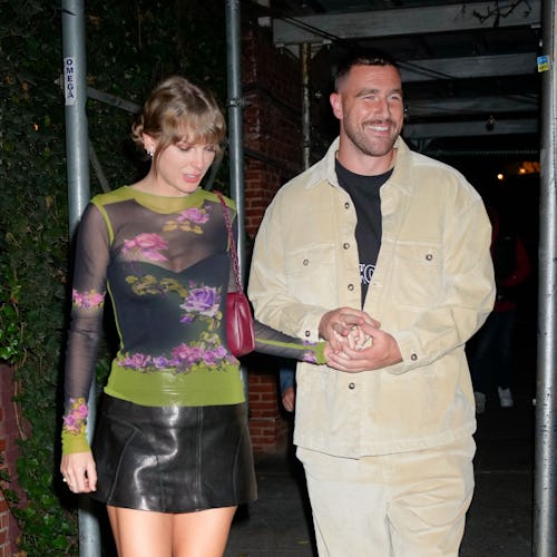NEW YORK, NEW YORK - OCTOBER 15: Taylor Swift and Travis Kelce have dinner at Waverly Inn on October...