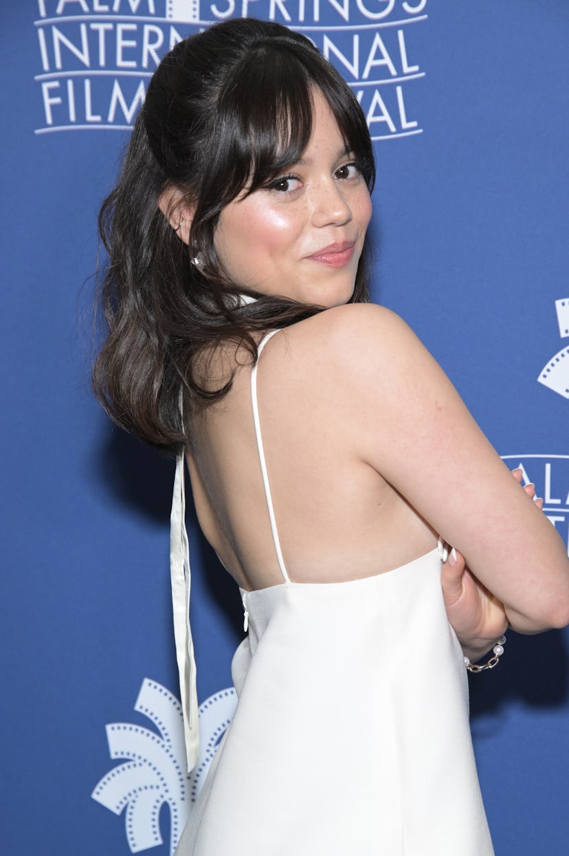  Jenna Ortega wears a daring little white dress at the premiere screening of "Miller's Girl."