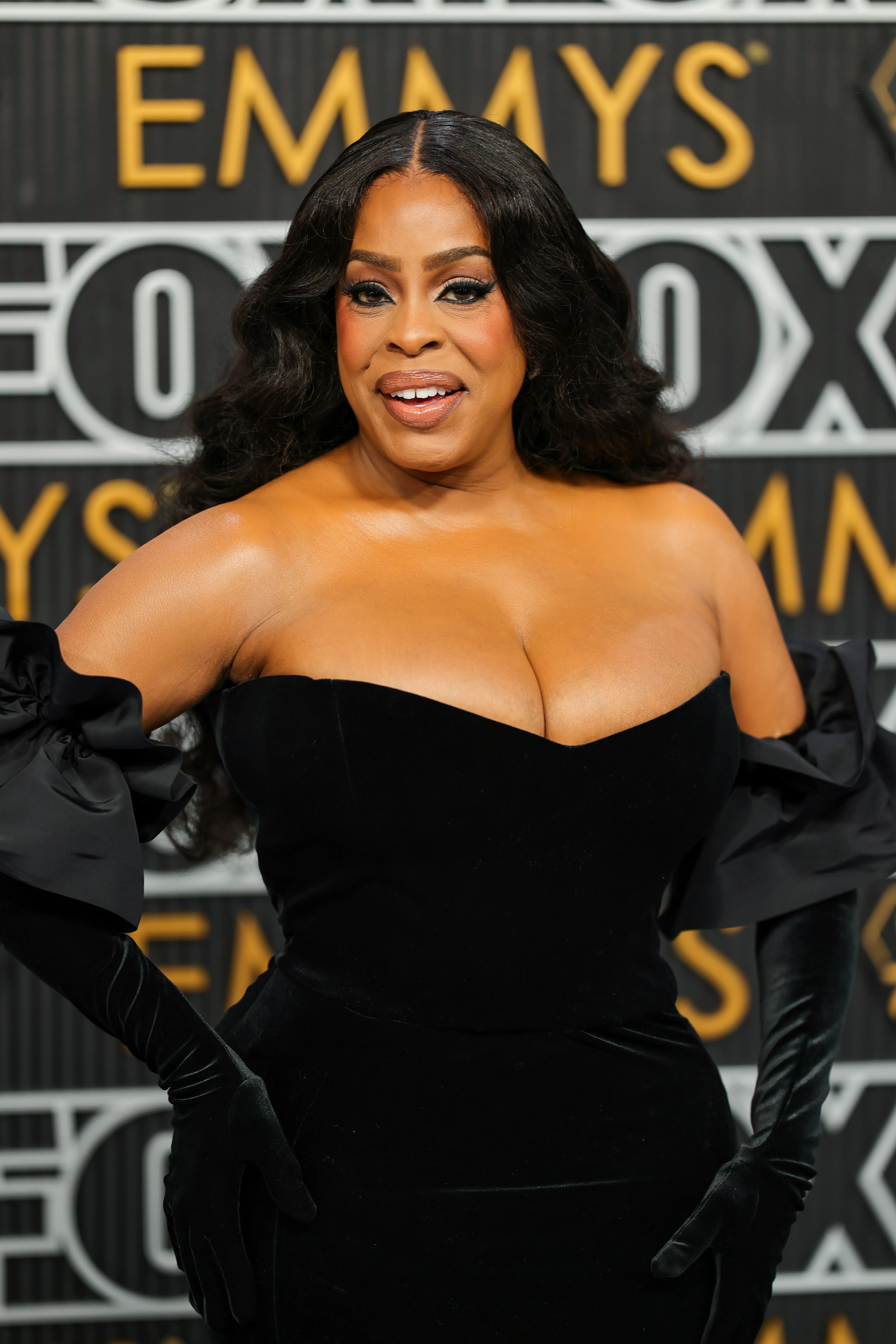 2023's Best Emmy Awards Beauty Looks Go Big On Bold Glamour