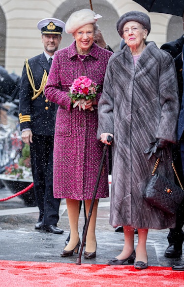 Danimarka Kraliçesi Margrethe (sağda) ve Danimarka Prensesi Benedikte (solda) Da...