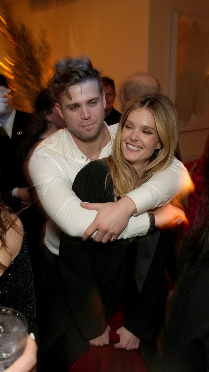 Leo Woodall and Meghann Fahy put their 'White Lotus' romance on display at the Emmys after-party.