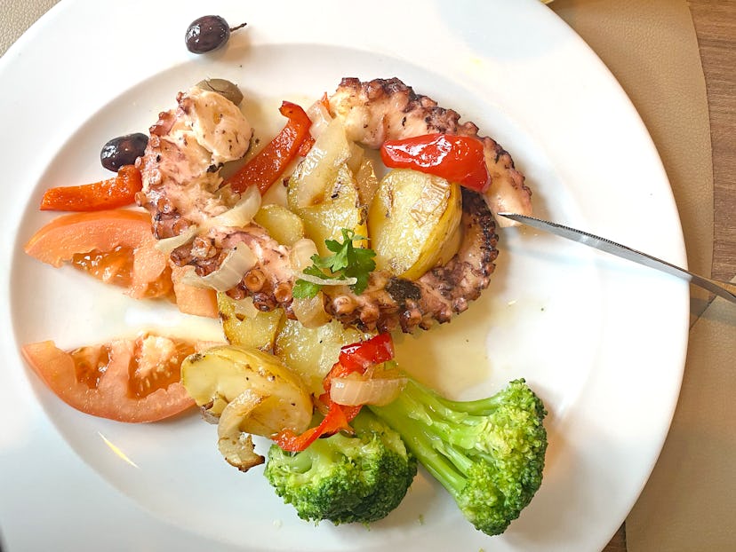 Grilled Octopus leg with vegetables