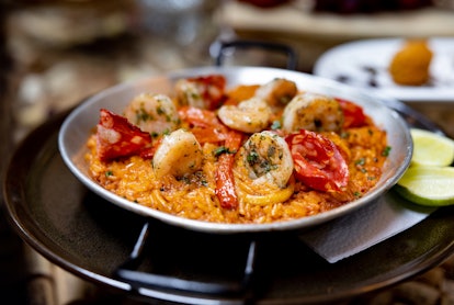 The Valentine's Day meal that Sgaittarians should have is paella.