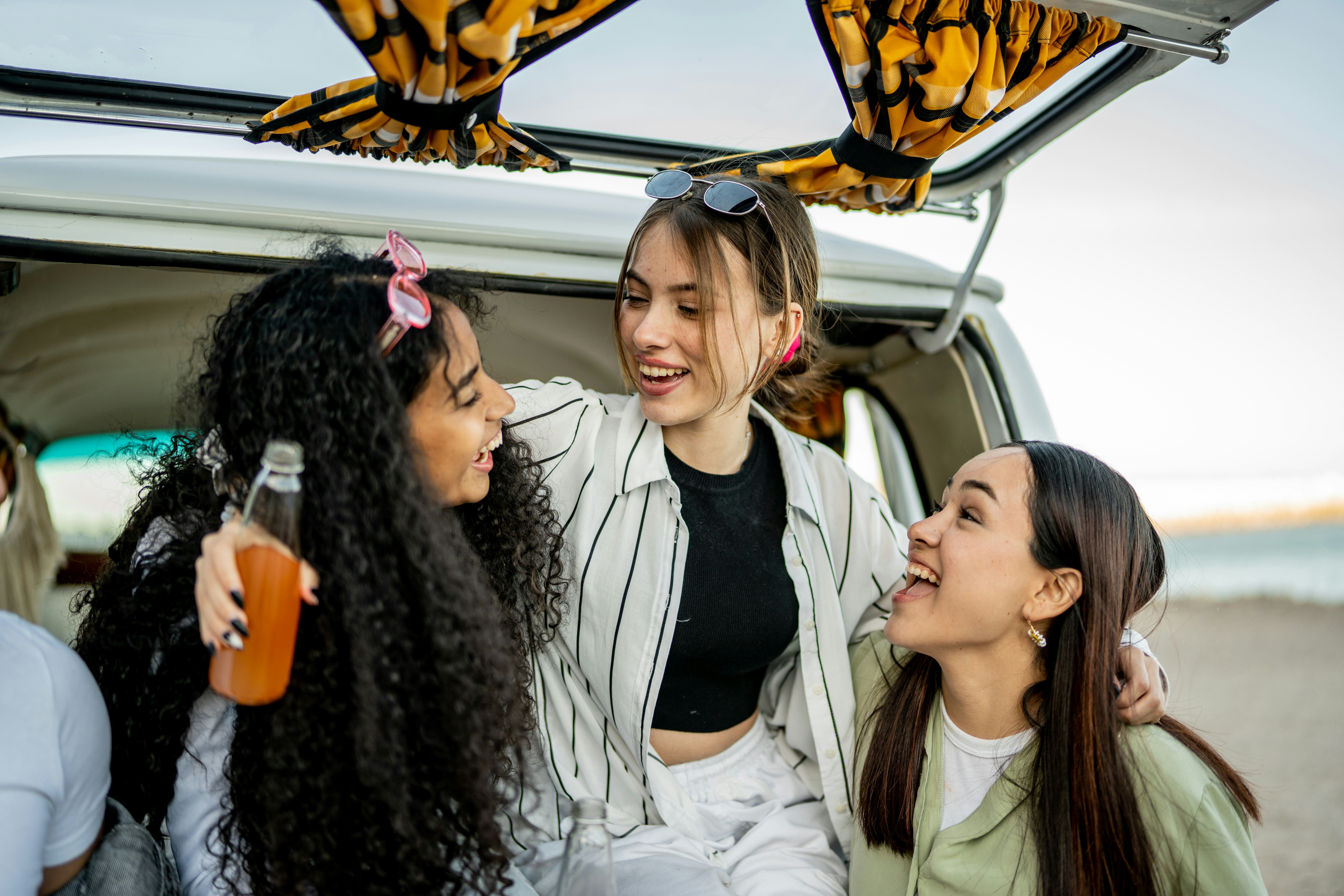 Leo plans the best girls' trips.