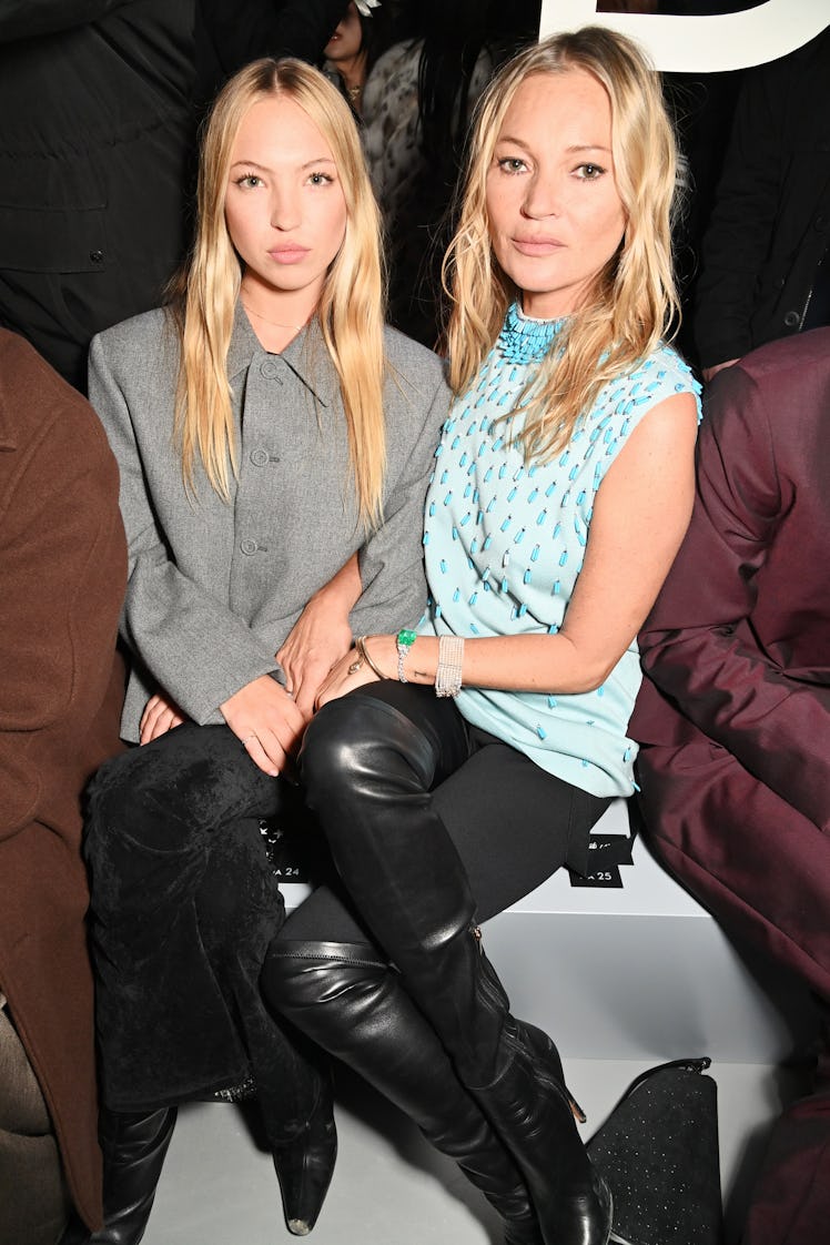 Lila Moss and Kate Moss attend the Dior Homme front row during Paris Fashion Week Menswear Fall/Wint...