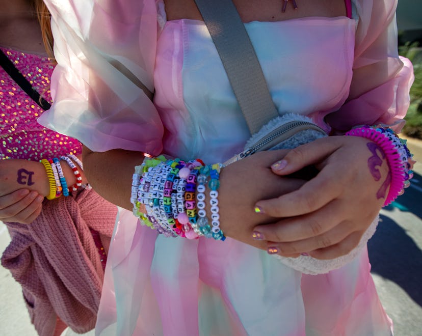Inglewood, CA - August 03: Taylor Swift fan Morgan Scott, 11, of Los Angeles shows her friendship br...