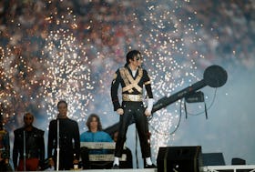 PASADENA, CA - JANUARY 31:  Pop singer Michael Jackson performs during the halftime show of Super Bo...