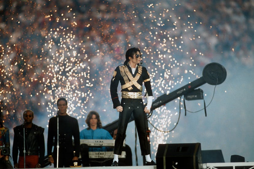 PASADENA, CA - JANUARY 31: Pop singer Michael Jackson performs during the halftime show of Super Bo...