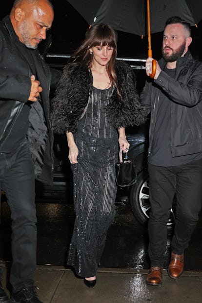 Dakota Johnson è stata vista lasciare l'afterparty del SNL con un abito trasparente.