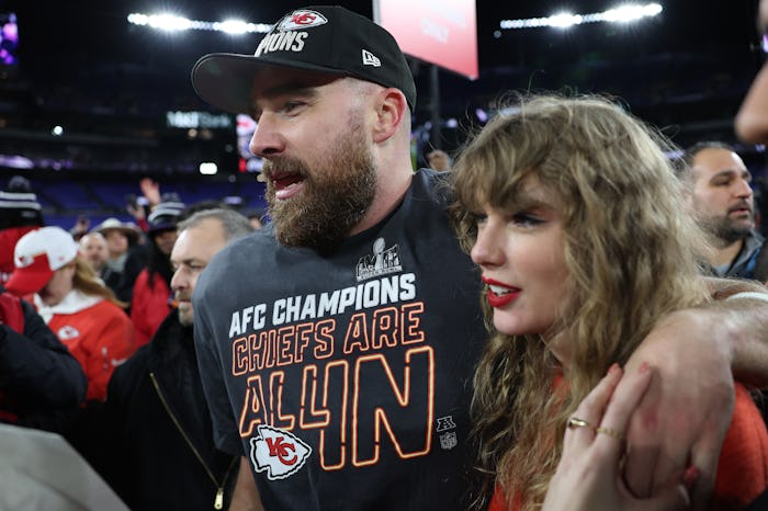 Taylor Swift supported Travis Kelce with his family.