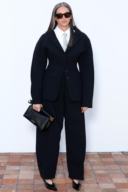 Jenna Lyons attends the "Les Sculptures" Jacquemus spring summer 2024 fashion show