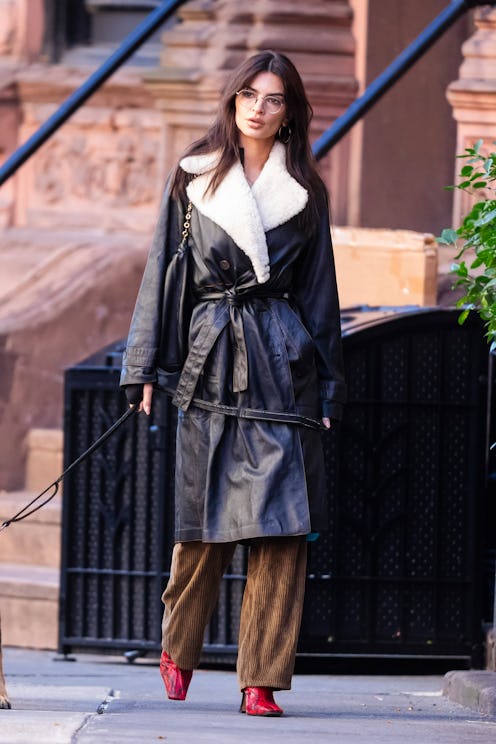 Emily Ratajkowski's airport outfit