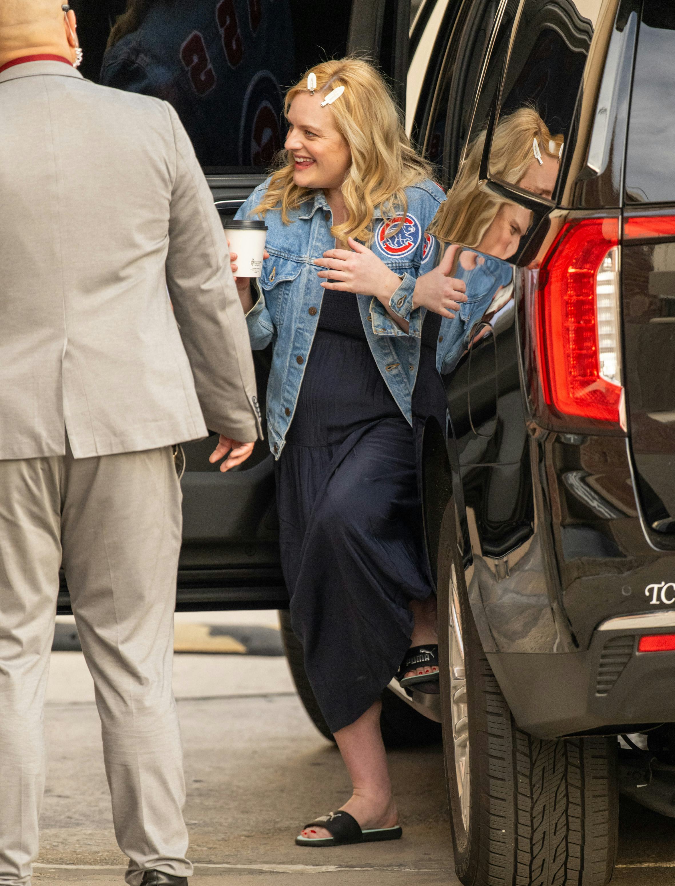 A pregnant Elisabeth Moss arriving at &lsquo;Jimmy Kimmel Live&rsquo;