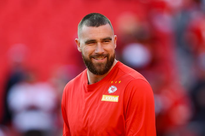 KANSAS CITY, MISSOURI - DECEMBER 10:
Travis Kelce #87 of the Kansas City Chiefs warms up before the...
