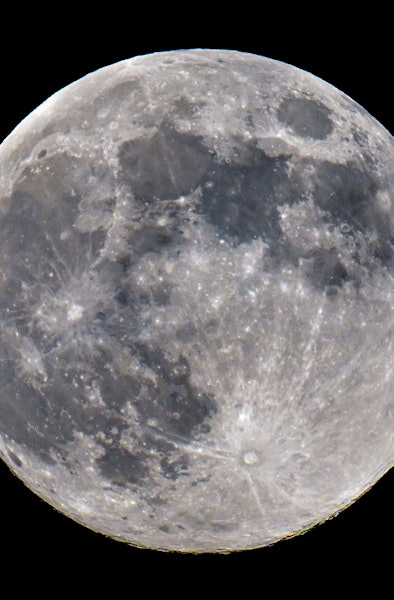 26 December 2023, Brandenburg, Sieversdorf: The full moon can be seen in the night sky. Photo: Patri...