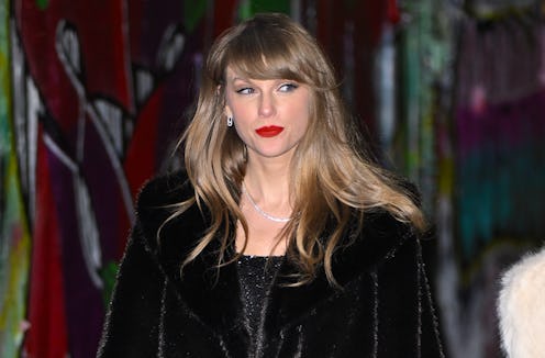 Taylor Swift glitter nails 2024 Golden Globes