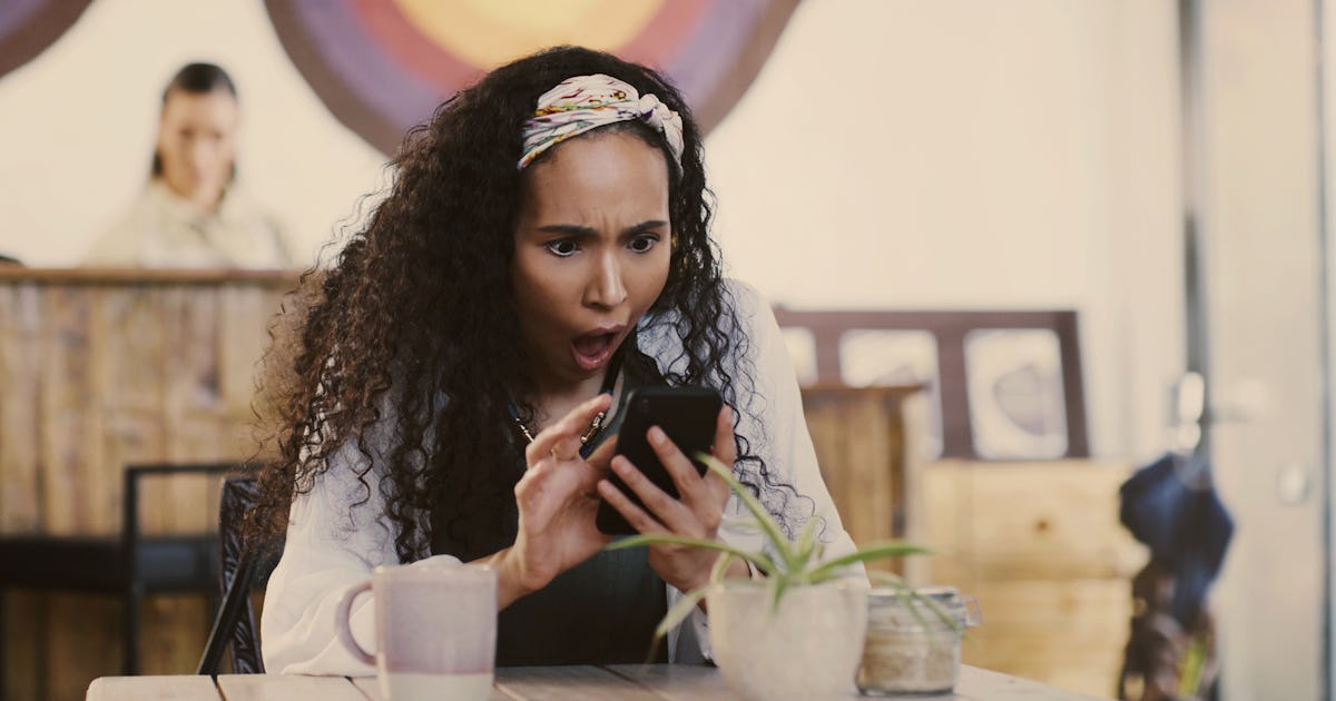 Am I The Last Person On Earth To Find Out You Can Now Mark Texts As Unread am-i-the-last-person-on-earth-to-find-out-you-can-now-mark-texts-as-unread