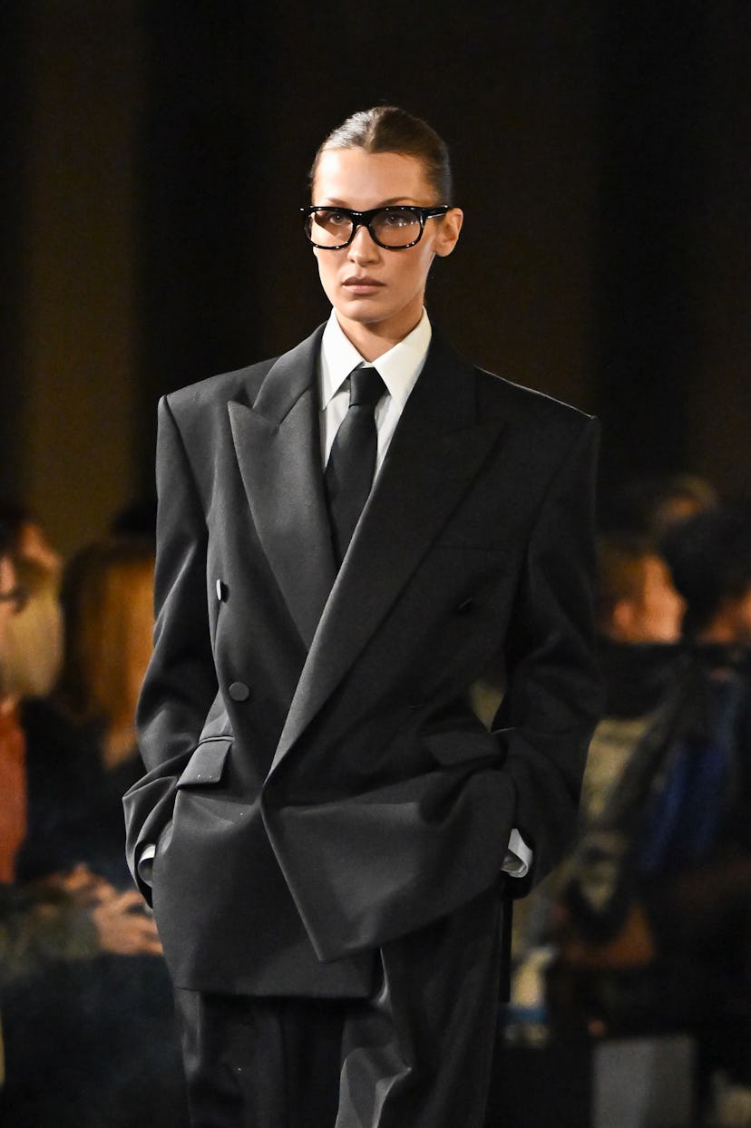 Capricorn will enjoy blazers and chic glasses this fall.