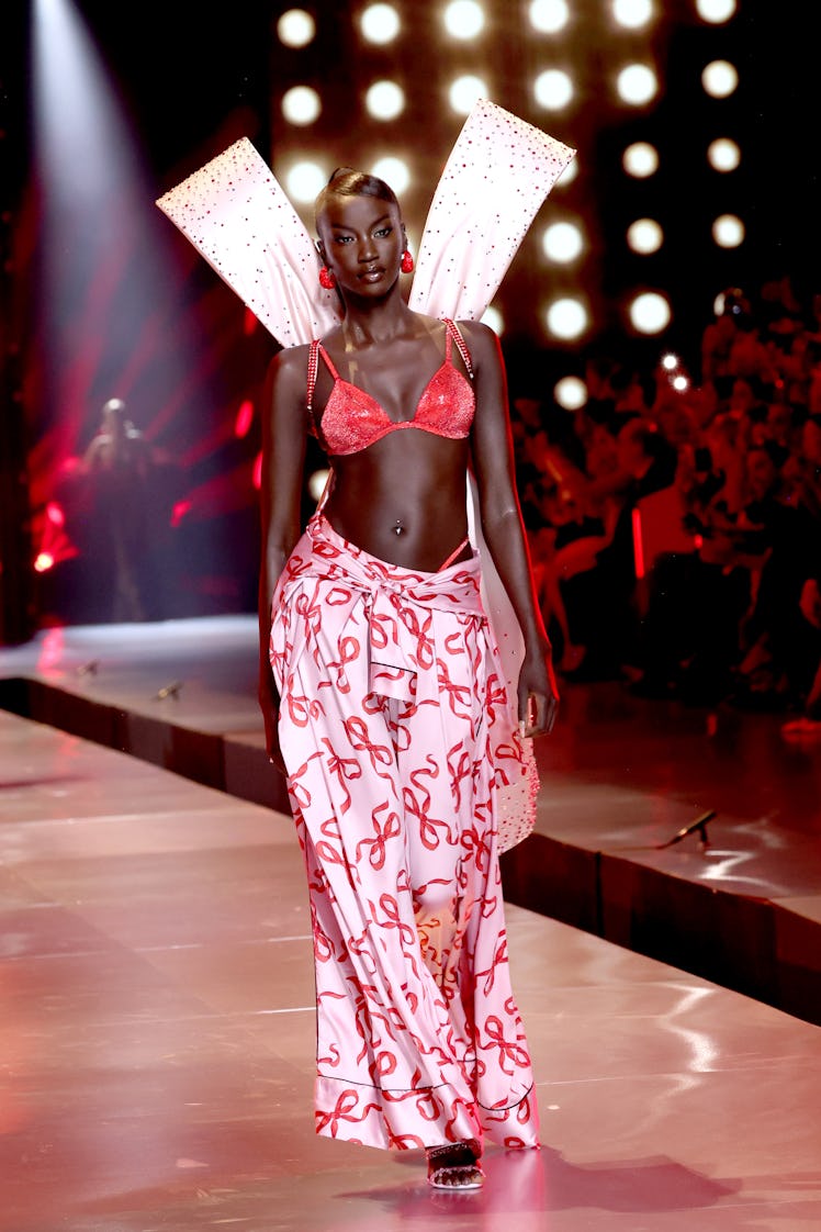 NEW YORK, NEW YORK - OCTOBER 15: Anok Yai walks the runway for the Victoria's Secret Fashion Show 20...