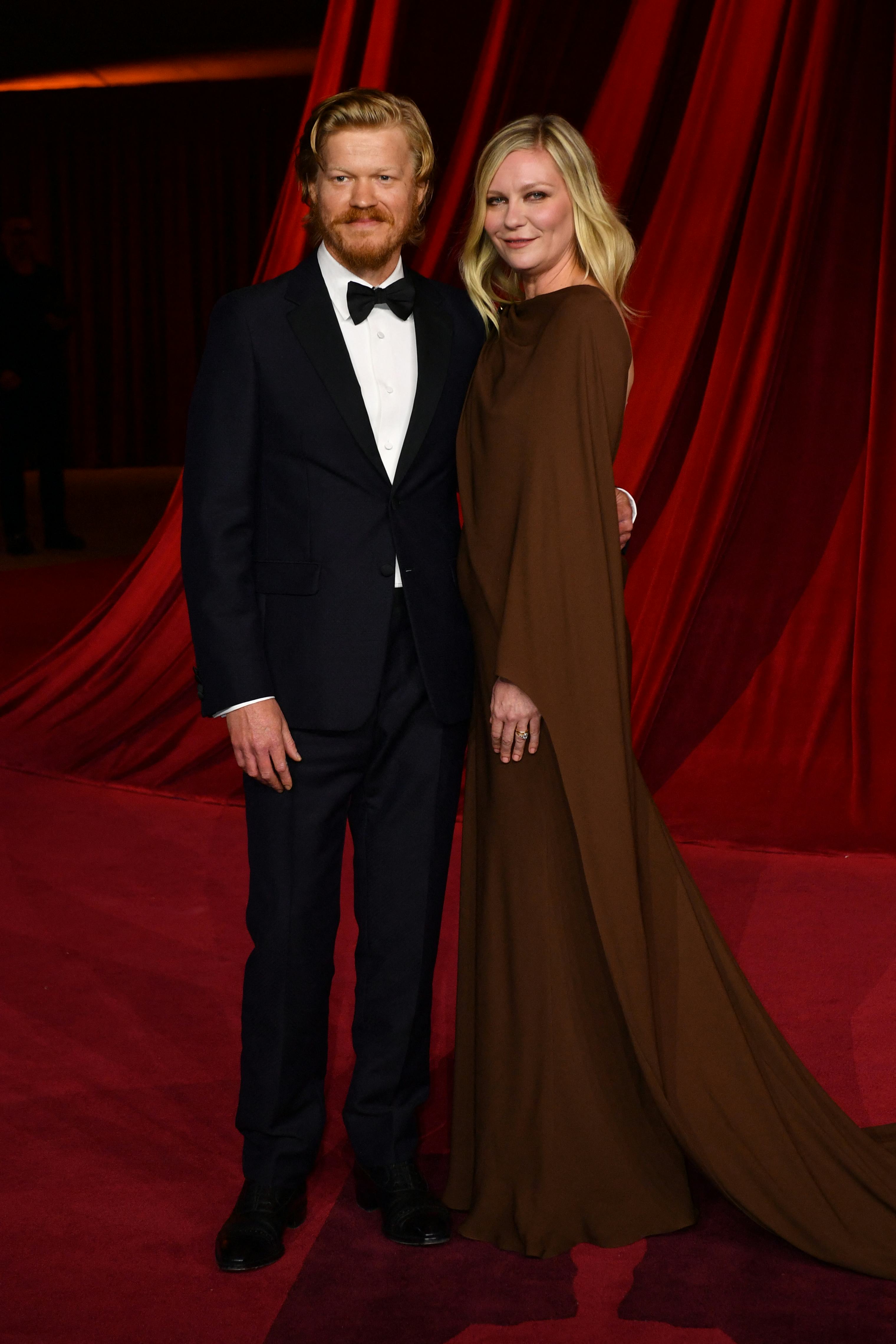 GAYA BERPASANGAN TERBAIK DI ACADEMY MUSEUM GALA 2024