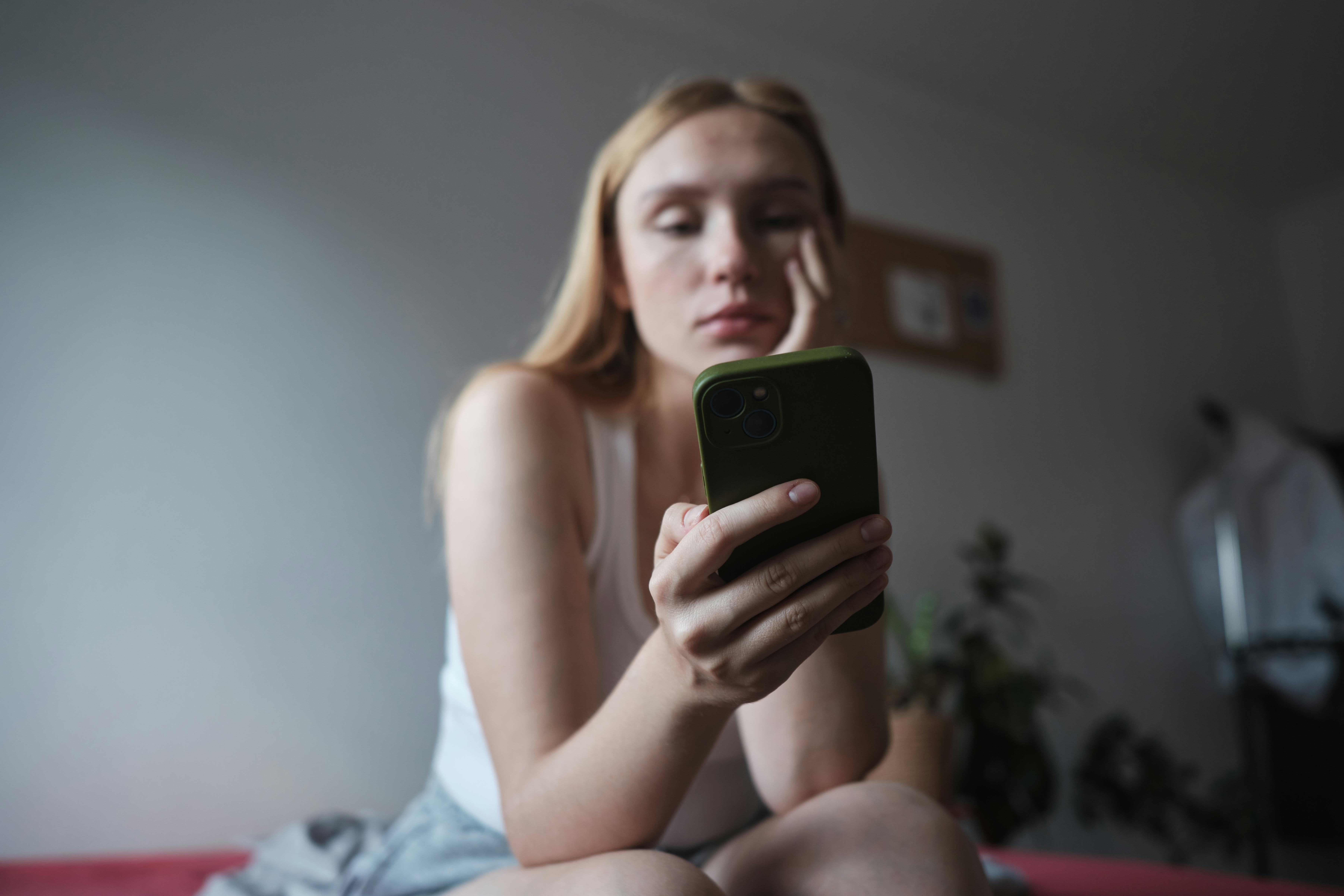 Nobody wants to ignore their friends' texts, but taking a break from your phone has real benefits.