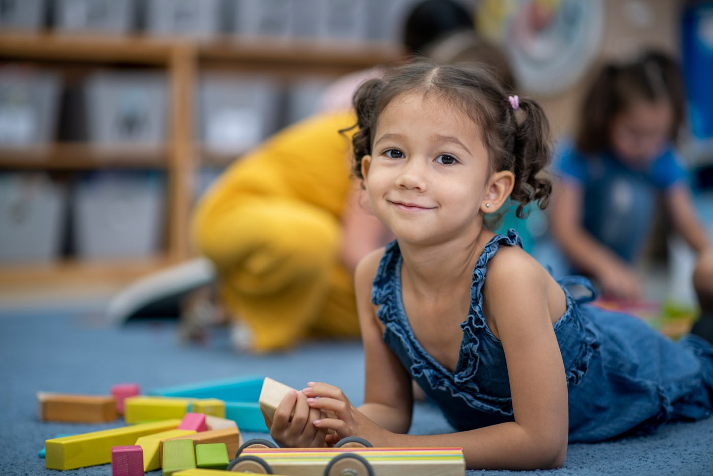 Diverse group of elementary students.