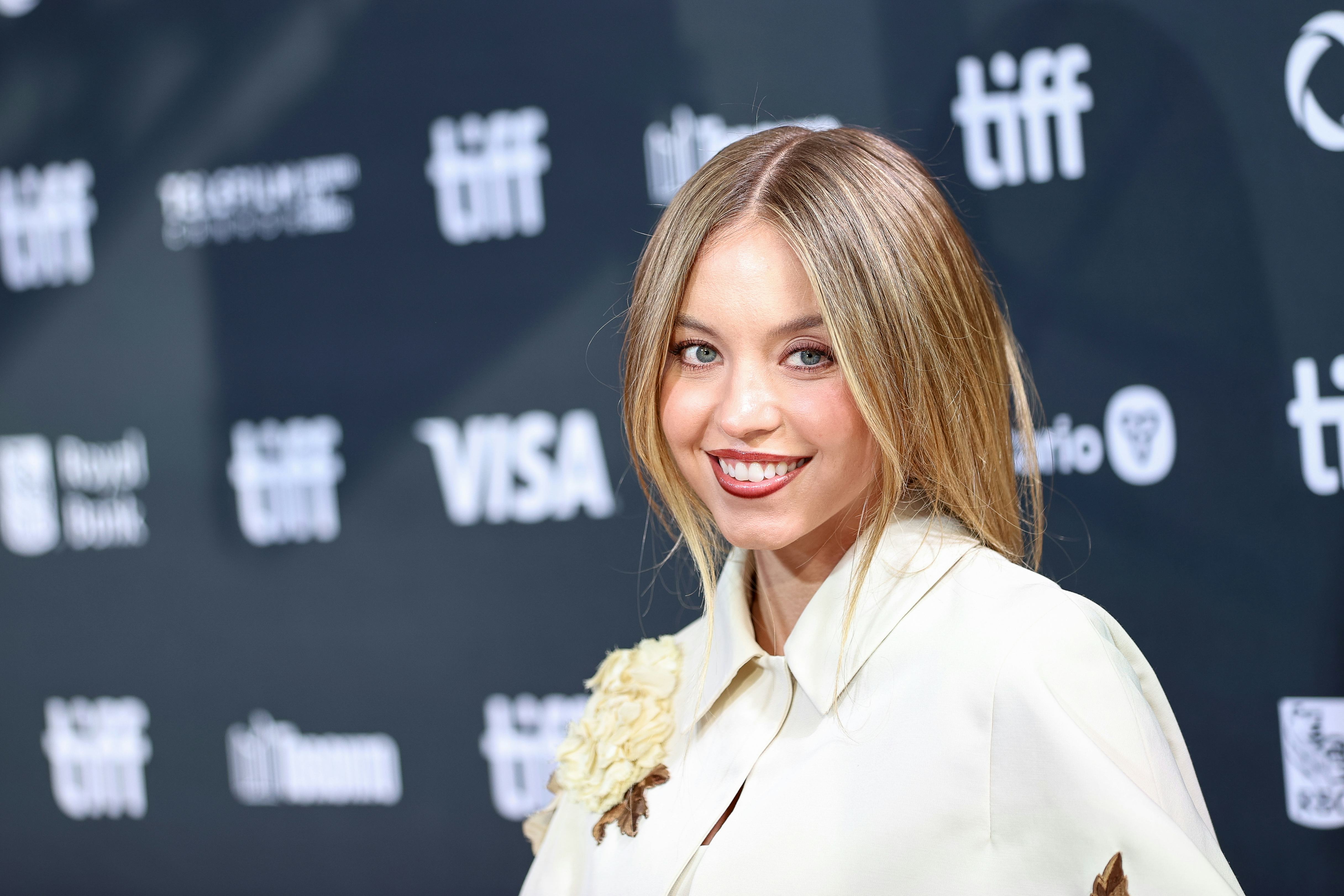 'The Housemaid' Starring Sydney Sweeney & Amanda Seyfried: Trailer ...