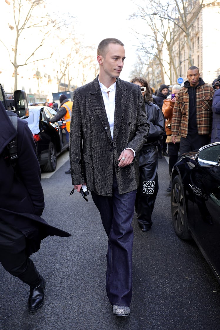 PARIS, FRANCE - JANUARY 20: Drew Starkey attends the Loewe Menswear Fall/Winter 2024-2025 show as pa...