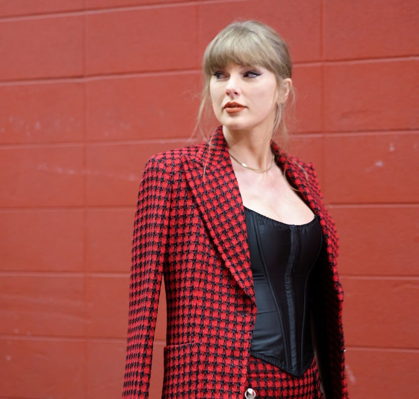 Taylor Swift corrected a security guard at a Kansas City Chiefs game.