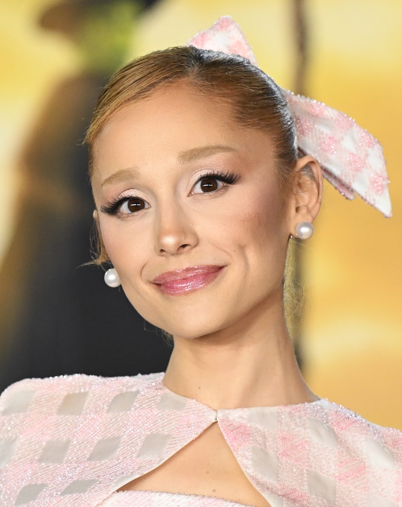 Ariana Grande wore balletcore makeup to the Los Angeles premiere of ‘Wicked.'