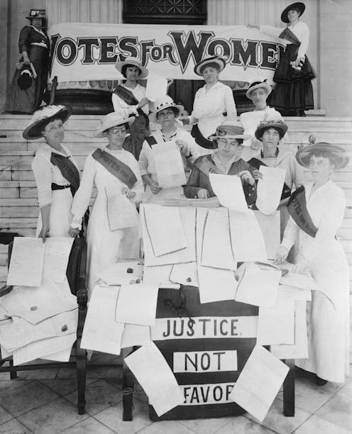 Suffragettes white suit resistance dressing