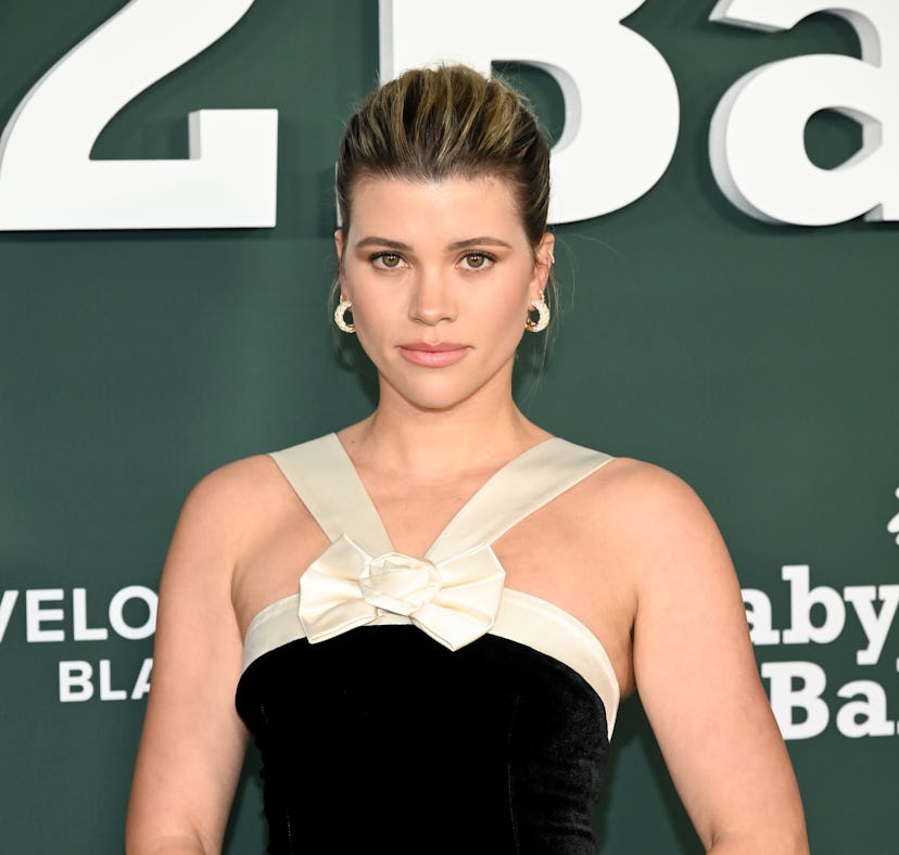 Sofia Richie's 5-month-old daughter Eloise has a cell phone.