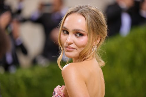 Lily-Rose Depp wore the prettiest old Hollywood curls and contoured lips for 'Nosferatu' press in Lo...