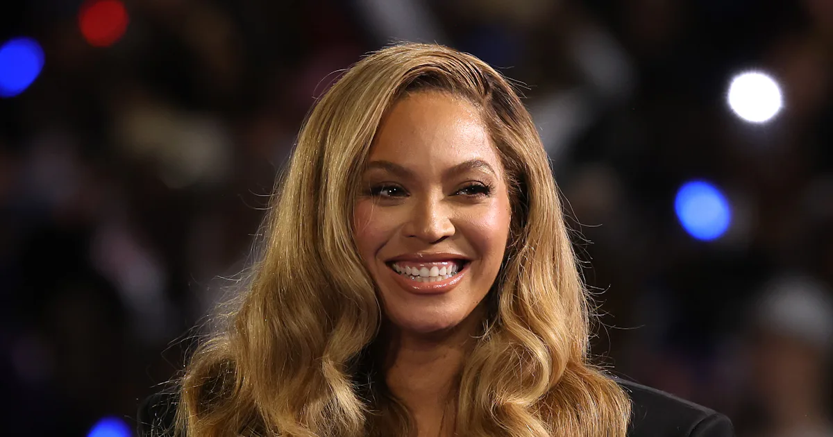 Beyoncé's All-Gray Underwear Outfit Almost Outshined Her Destiny's ...