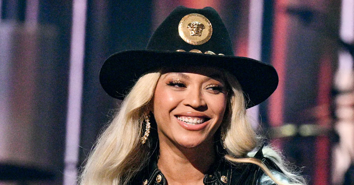 Beyoncé Went Pantsless To See Michelle Williams On Broadway