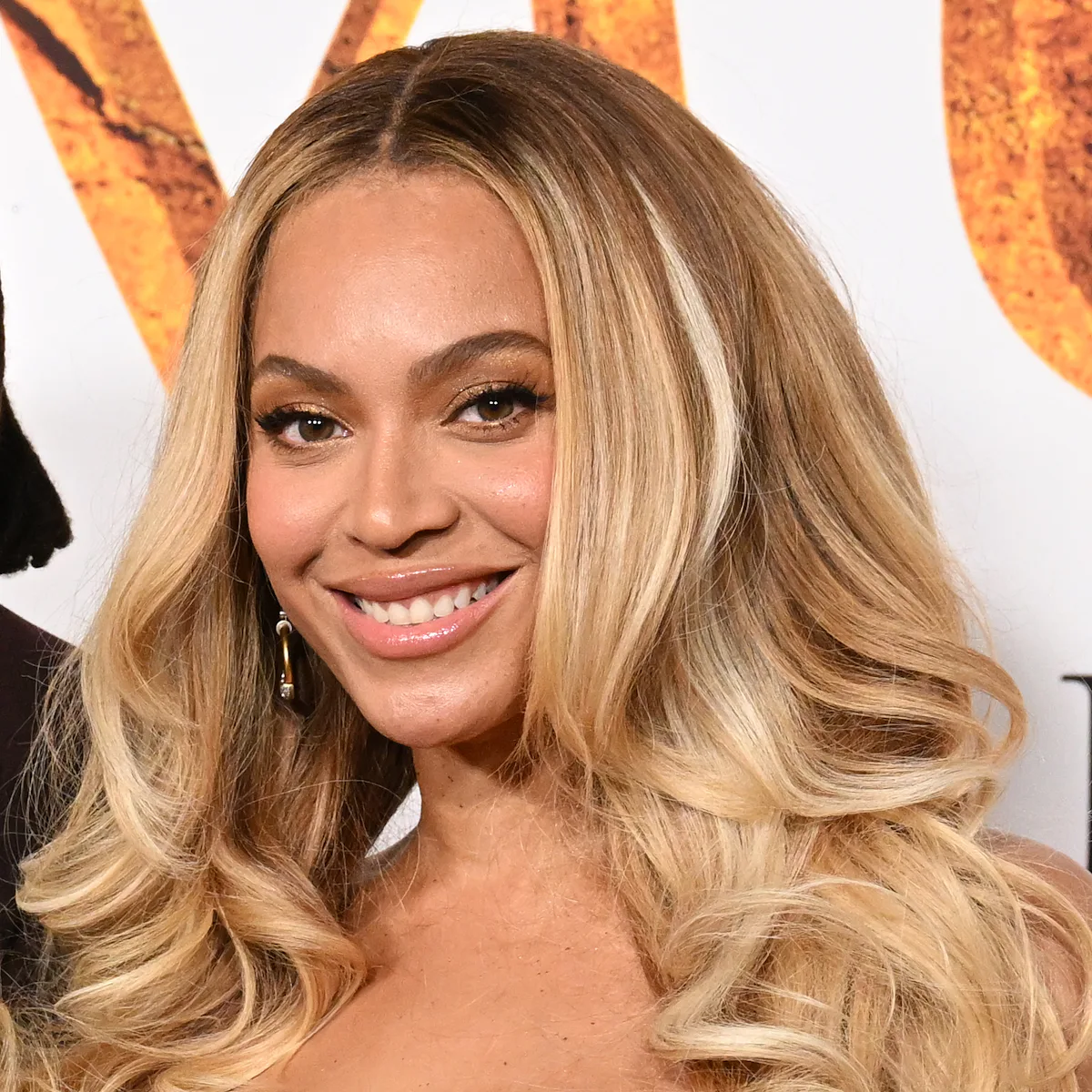 Beyonc & Blue Ivy Matched In Gold Gowns At The 'Mufasa' Premiere Beyonc & Blue Ivy Matched In Gold Gowns At The 'Mufasa' Premiere