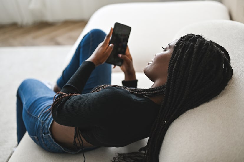 Wondering how to get more matches on Tinder? Experts recommend keeping your bio short and sweet.