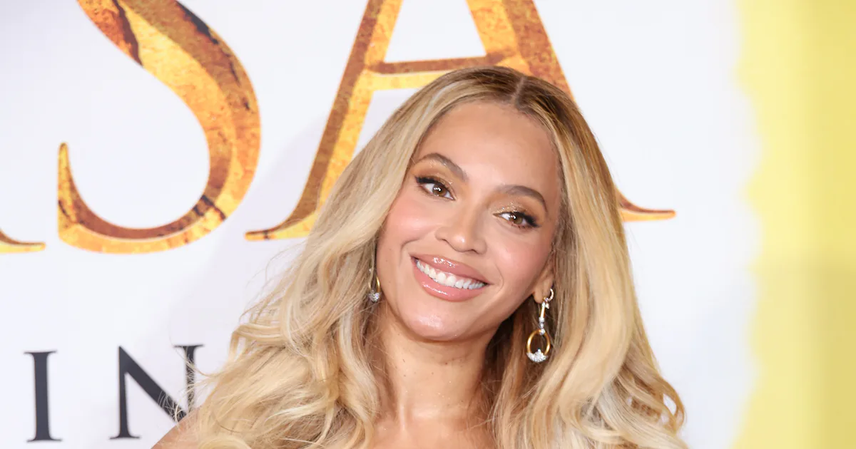 Beyoncé's Christmas Day Halftime Look Included A Custom Roberto Cavalli ...
