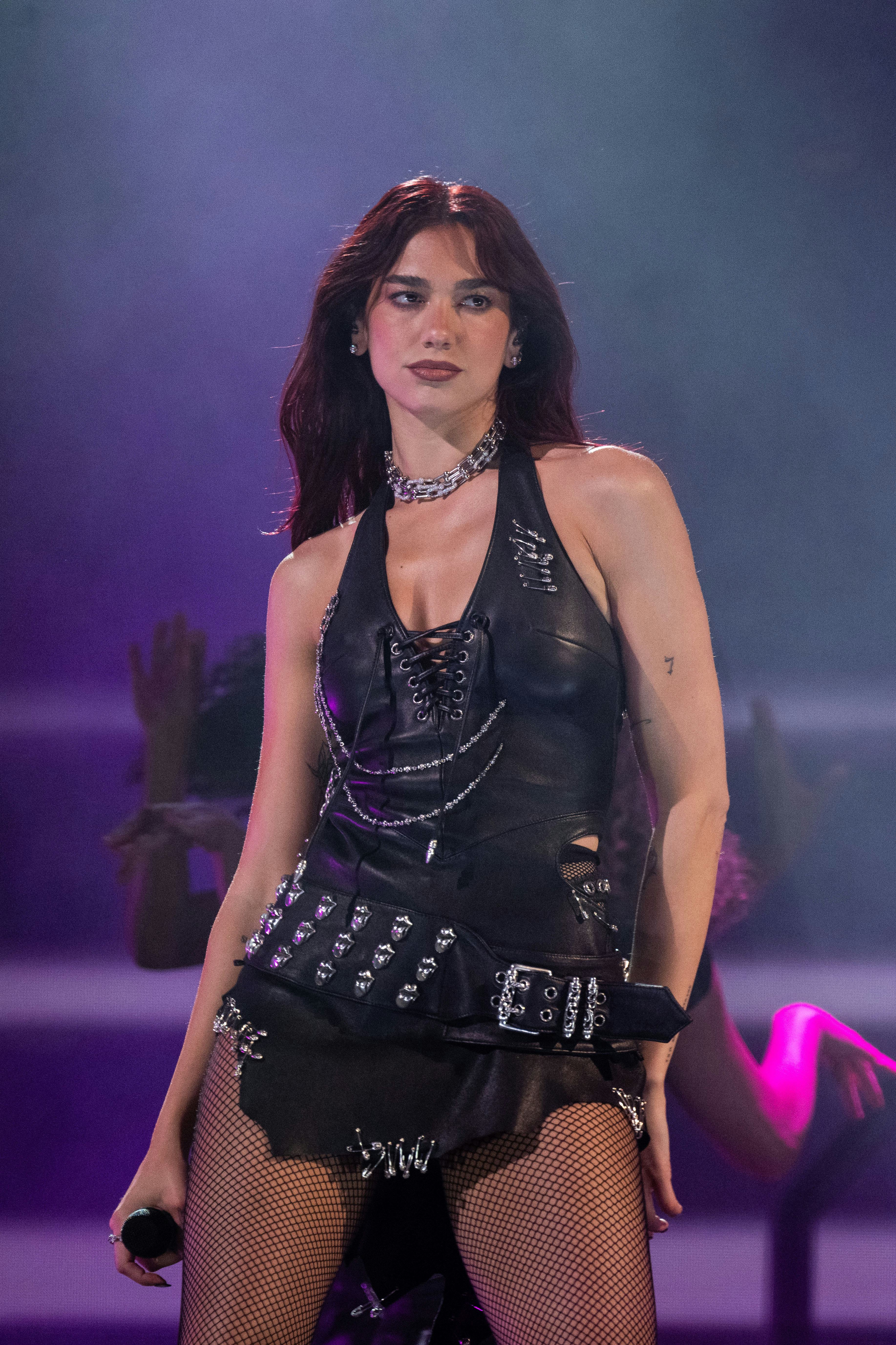 <div>5 New Year’s Eve Outfit Ideas Inspired By Dua Lipa, Jennie & More</div>