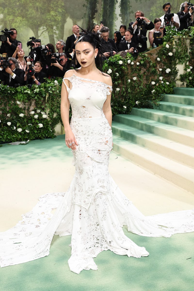 NEW YORK, NEW YORK - MAY 06: Charli XCX attends The 2024 Met Gala Celebrating "Sleeping Beauties: Re...