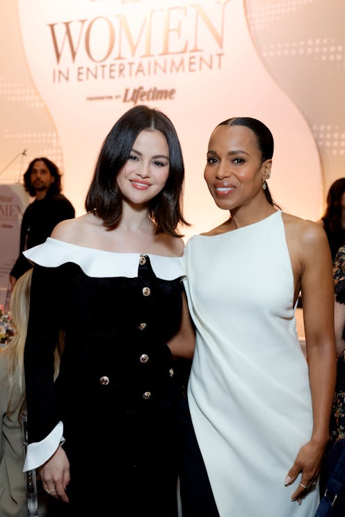 BEVERLY HILLS, CALIFORNIA - DECEMBER 04: (L-R) Selena Gomez and Kerry Washington attend The Hollywoo...