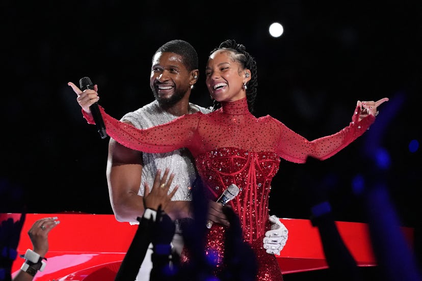 On social media, people loved seeing Usher and Alicia Keys together. Photo via Getty Images