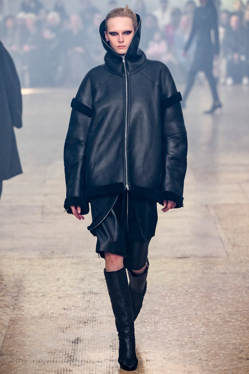 Alex Consani walks the runway during the Helmut Lang by Peter Do Ready to Wear Fall/Winter 2024-2024...