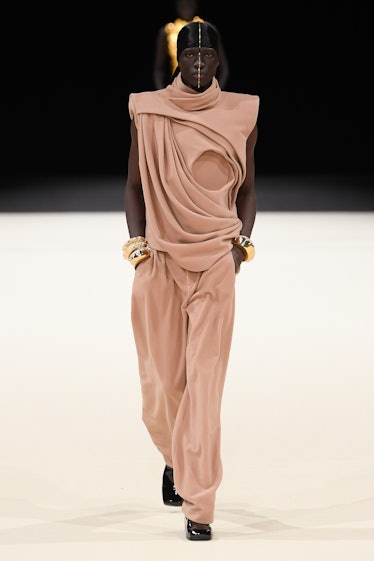 Model on the runway at Balmain Men's Fall 2024 as part of Paris Men's Fashion Week held at Grande Ha...